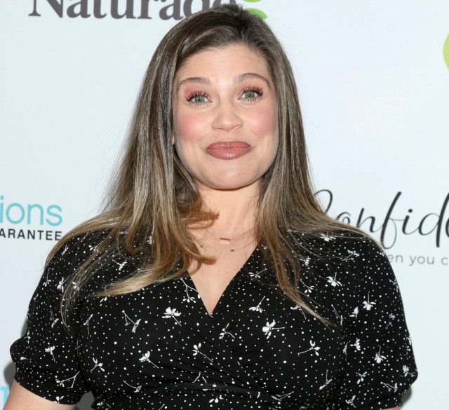 Danielle Fishel na 2ª Cúpula Anual Bloom no Beverly Hilton Hotel